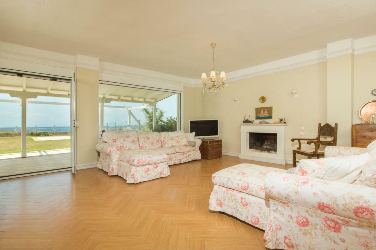 Magnificent Seascape Villa On A Secluded Beach Nea Moudania Exterior photo